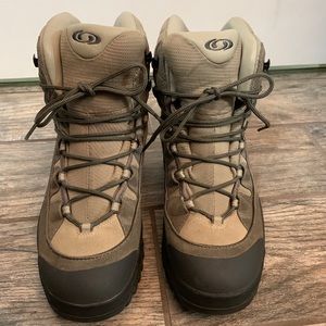 Salomon Contragrip Hiking Boots